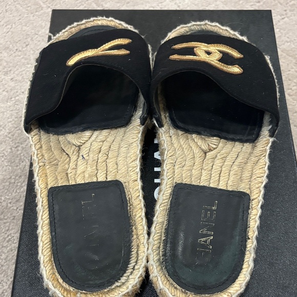 CHANEL Black and Gold Espadrille Sandals - Picture 5 of 9